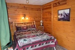 Guesthouse large bed.jpg