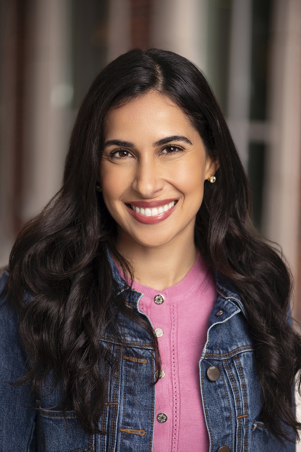 Professional lifestyle commercial acting headshot of Atlanta model Sofia Hartley, signed with Forward The Agency, photographed outdoors in downtown Alpharetta, Georgia by Caitlin Tabilog of Atlanta Portrait Co, Atlanta’s top headshot photographer.