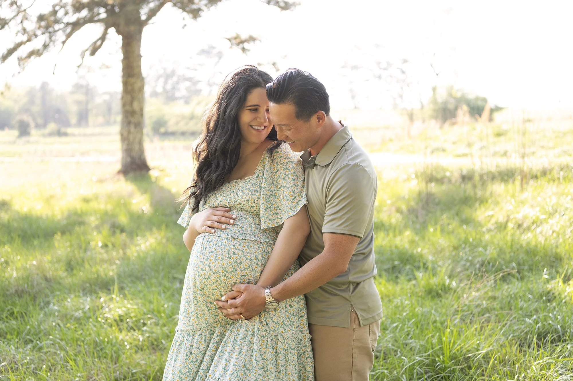 Atlanta maternity photographer capturing natural light outdoor maternity portraits of Naomi in Woodstock Georgia, spring field pregnancy photoshoot by Atlanta Portrait Co.