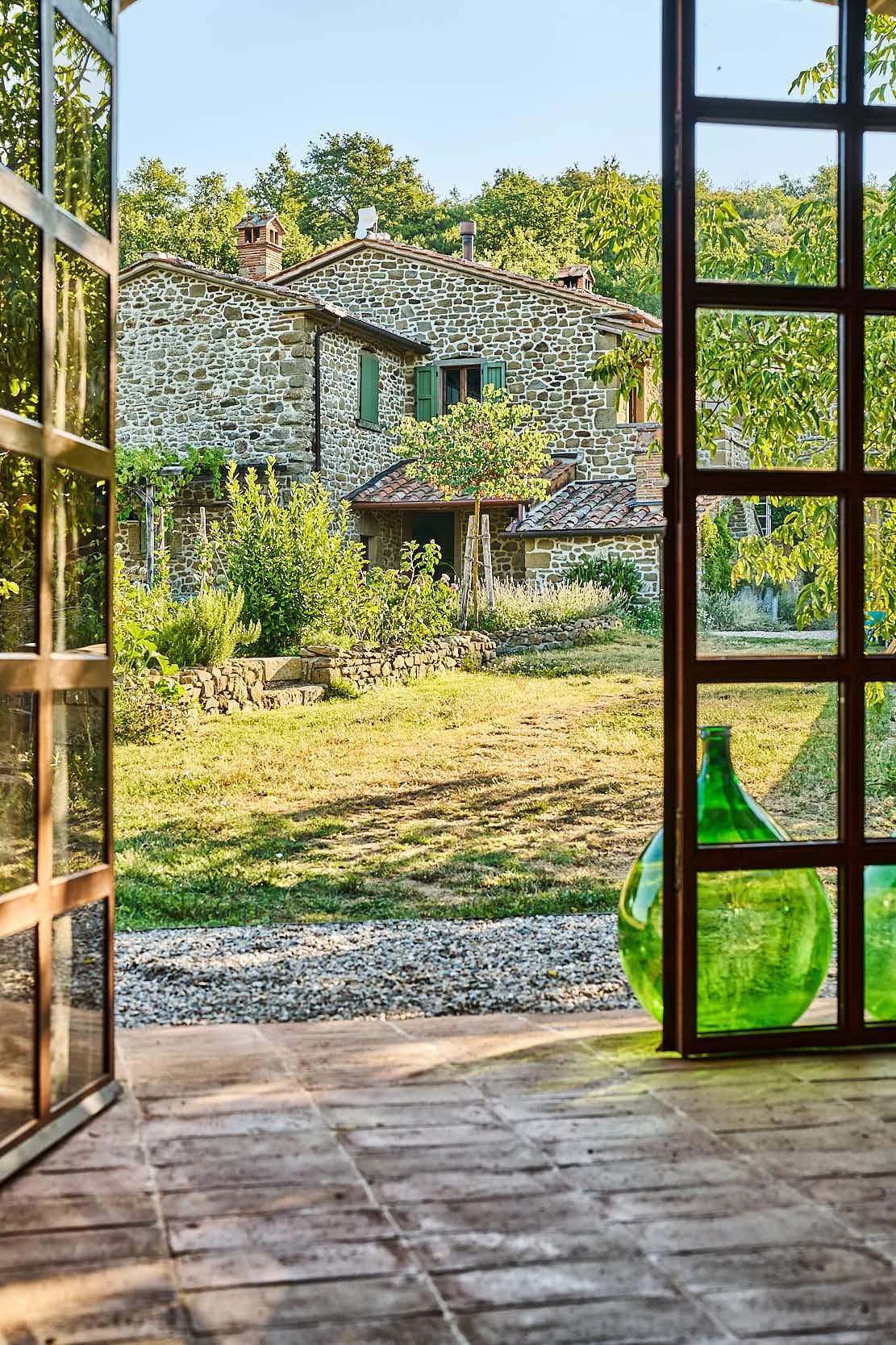 slow-farm-days-oliva-tuerblick.jpg