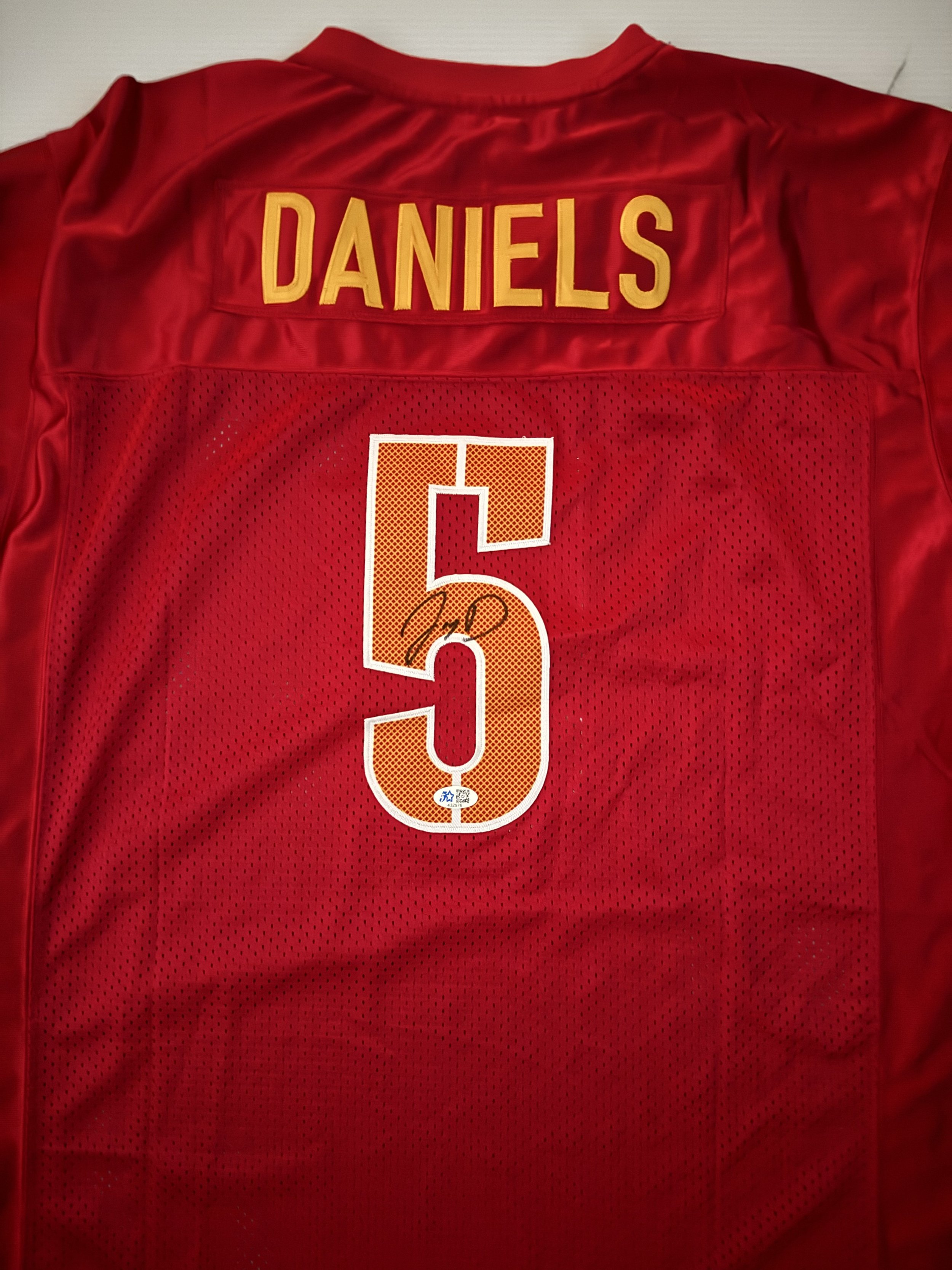 JAYDEN DANIELS JERSEY AUTO