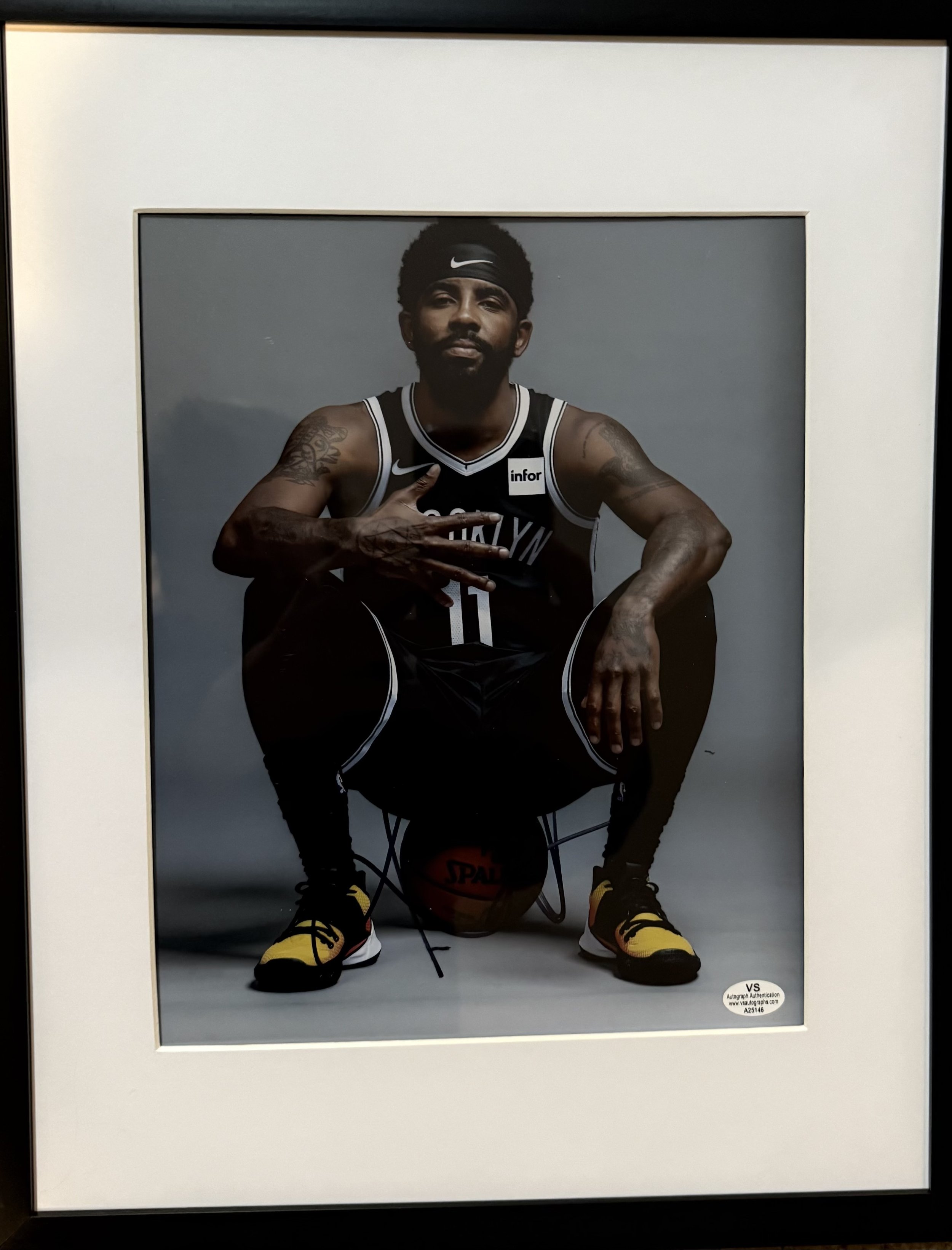 KYRIE IRVING SIGNED PICTURE