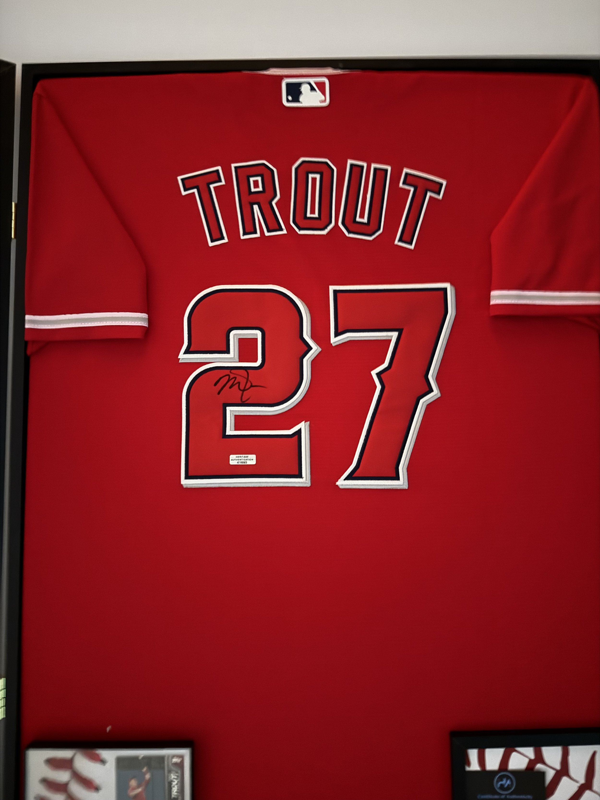 MIKE TROUT JERSEY AUTO