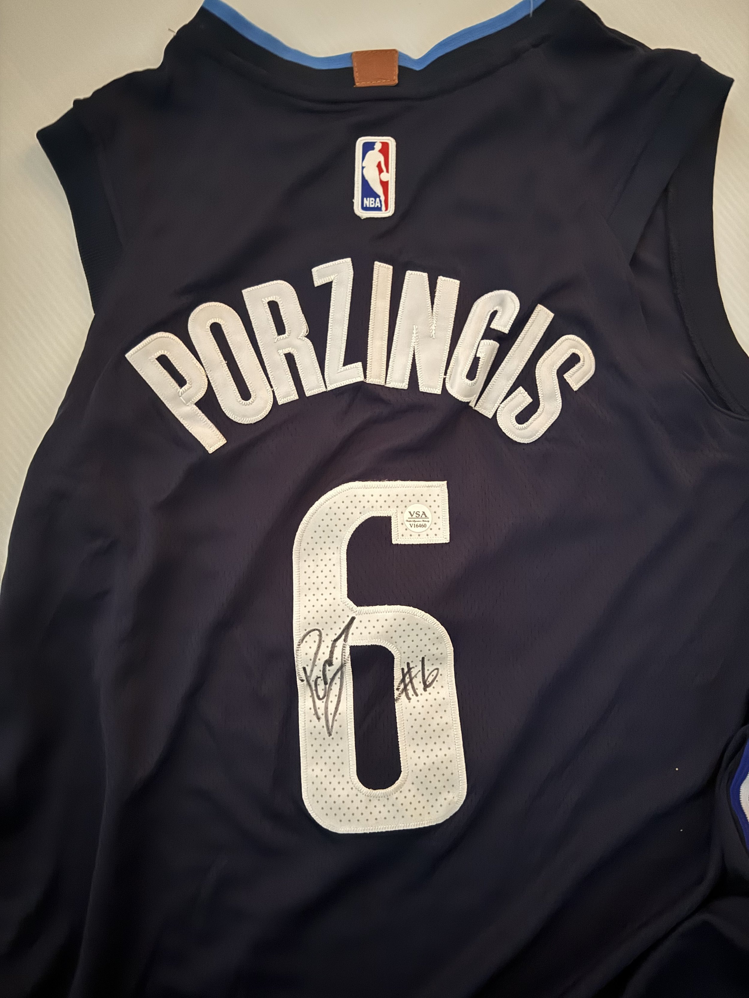 kristaps porzingis jersey auto