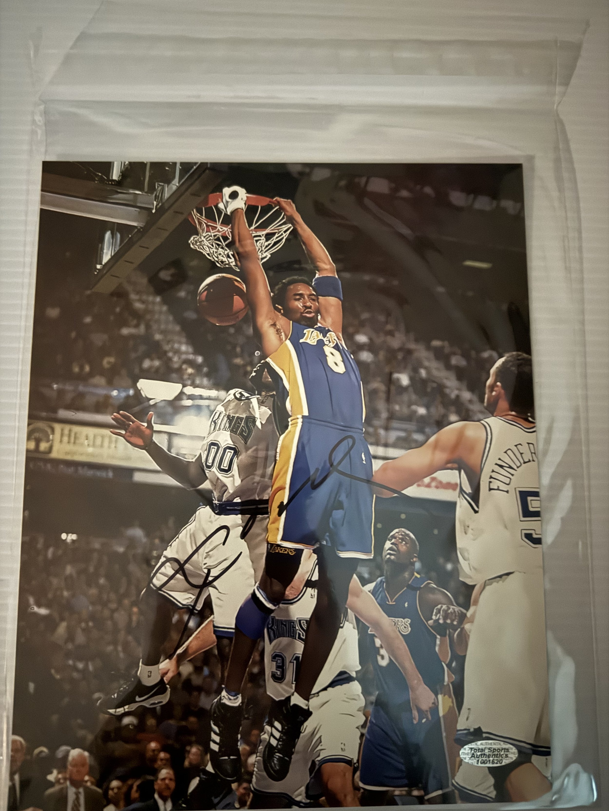 KOBE BRYANT PICTURE AUTO