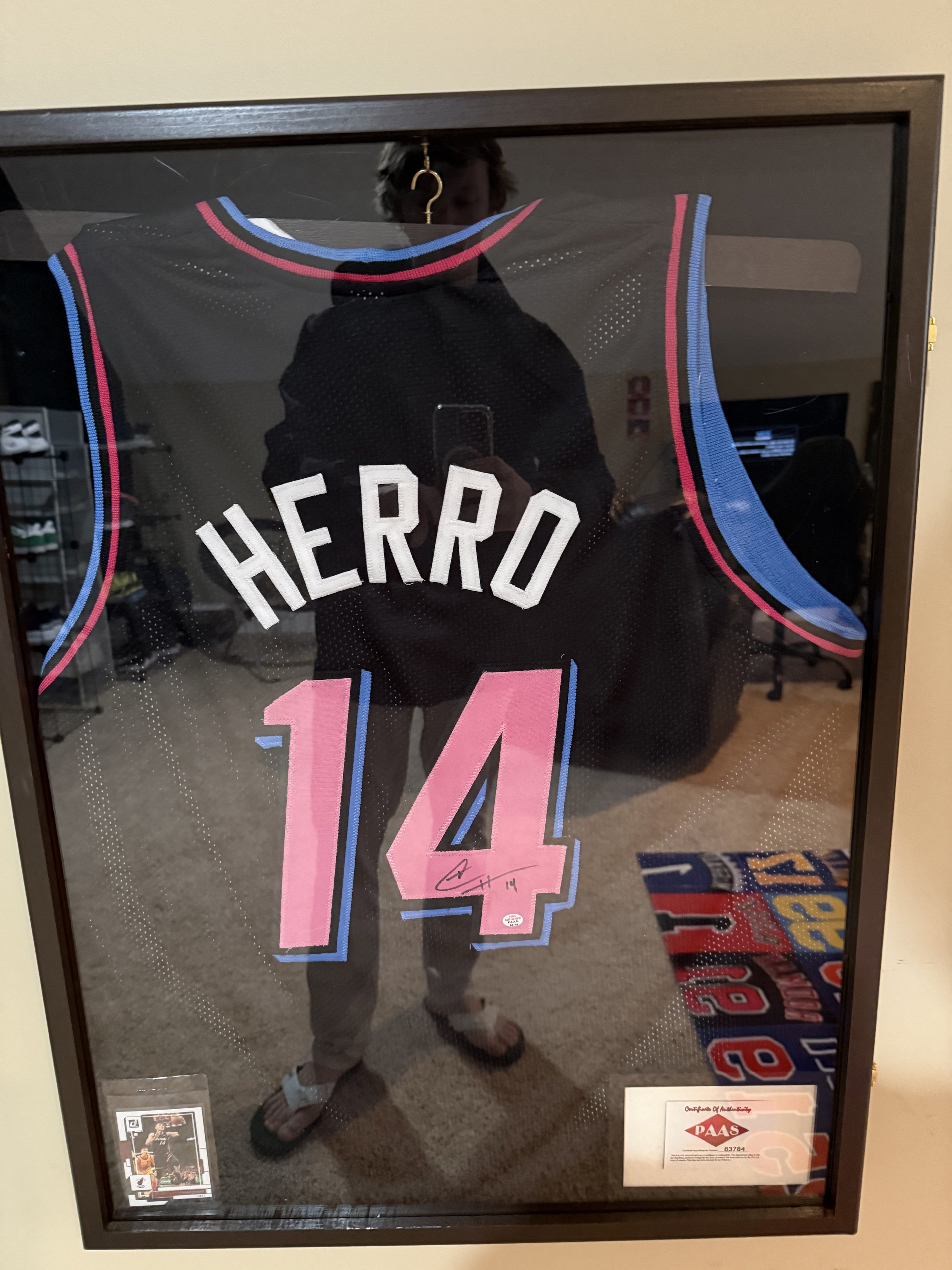 TYLER HERRO JERSEY AUTO
