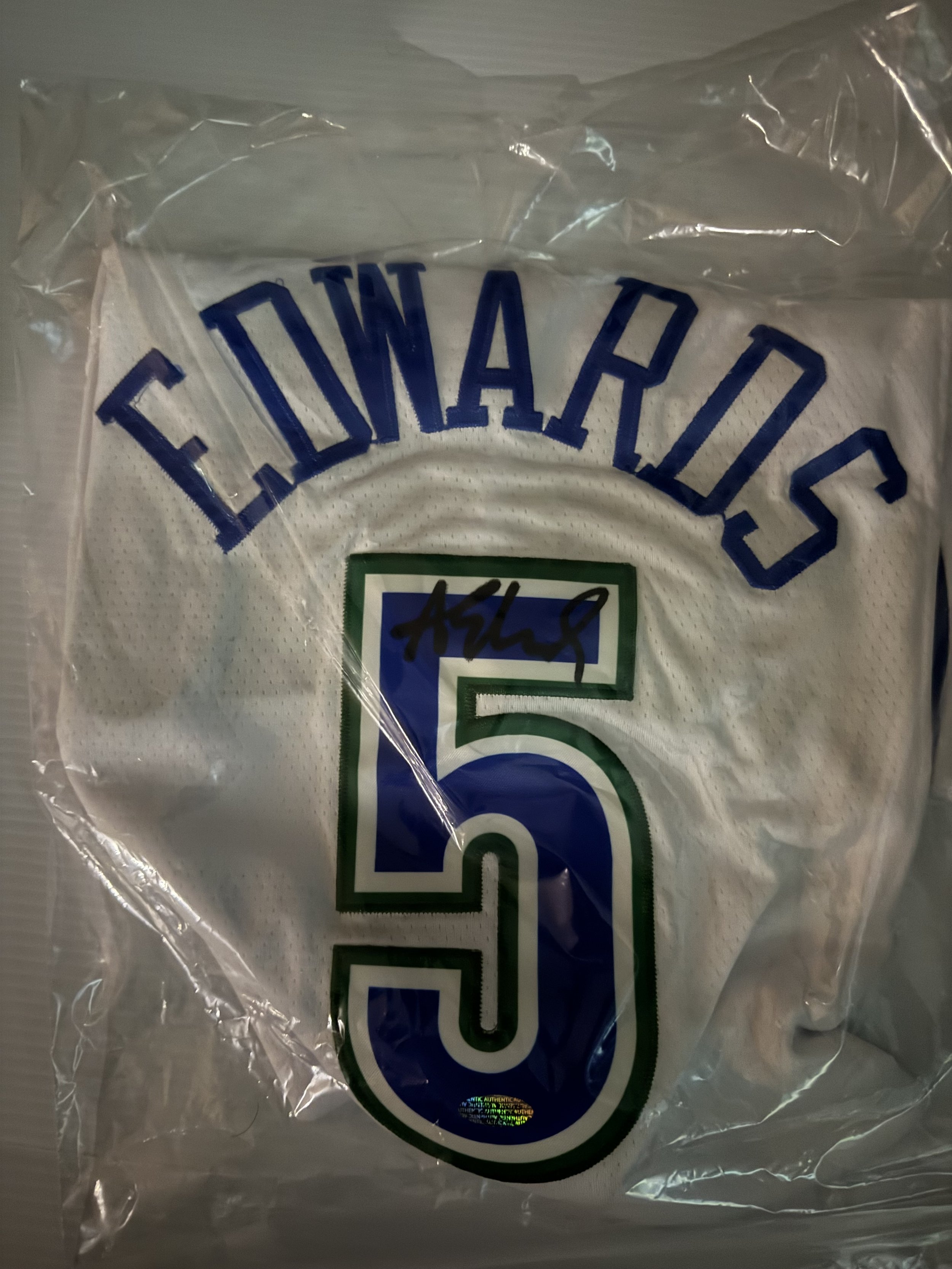 ANTHONY EDWARDS JERSEY AUTO