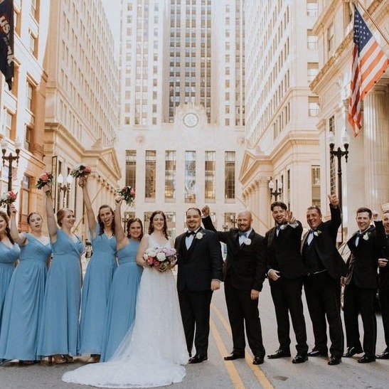 Cityscape weddings are trending in 2025. Rooftop + skyline views = unforgettable.
🎉 Planner @sholehevents
⛪ Ceremony @assumption_church_chicago
🏛️ Reception @congressplazahotel
🚌 Transportation @the312limo
📸 Photography @allieidrac
💐 Florist