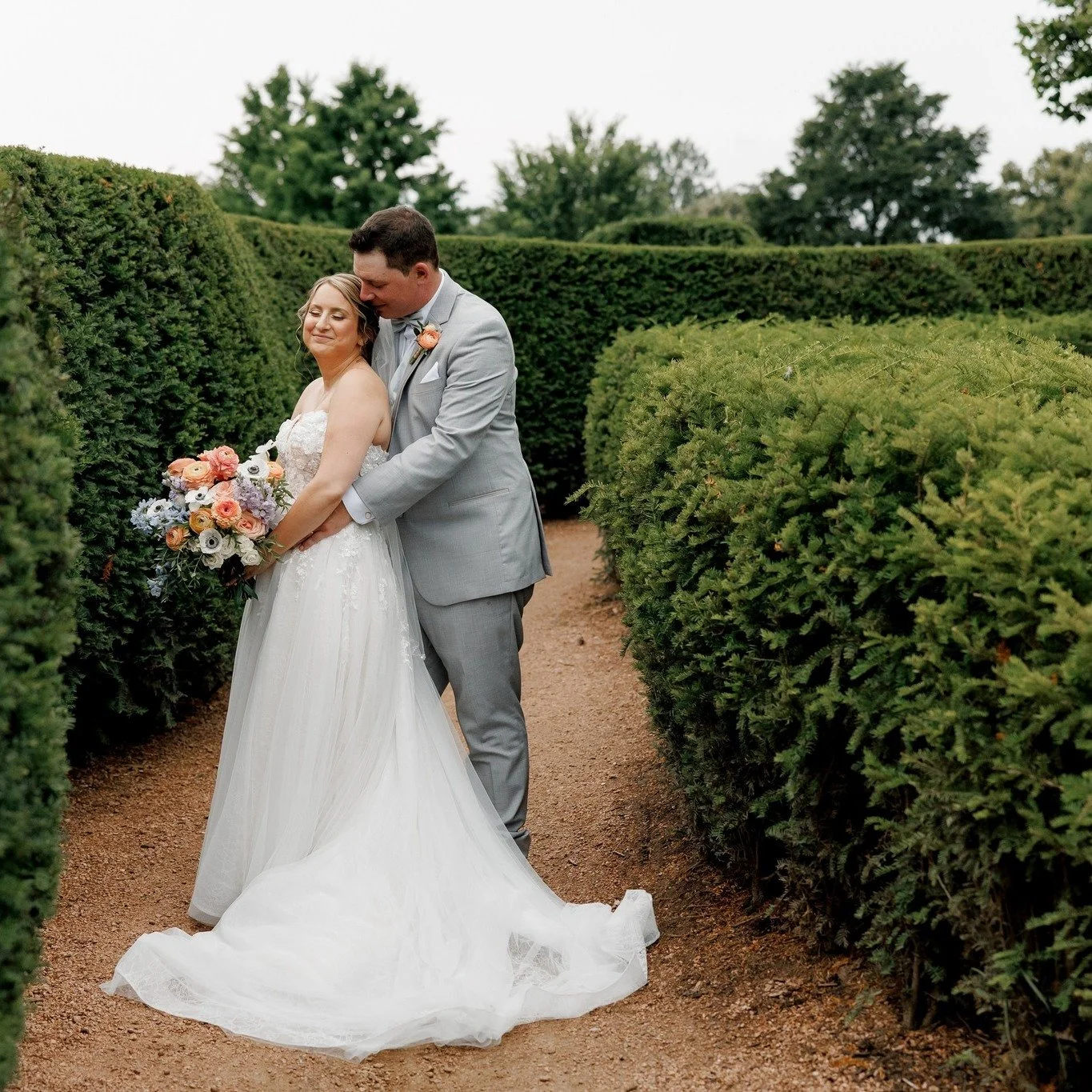 Summer may still be on its way, but love is always in season ☀️💍 

🎉 Planner: Sholeh Events @sholehevents
🏛️ Ceremony &amp; Reception Venue, Caterer: Morton Arboretum @mortonarb
🍰 Cake: @deettasbakery
💐 Florist &amp; Decor: Floral Wonders @flora