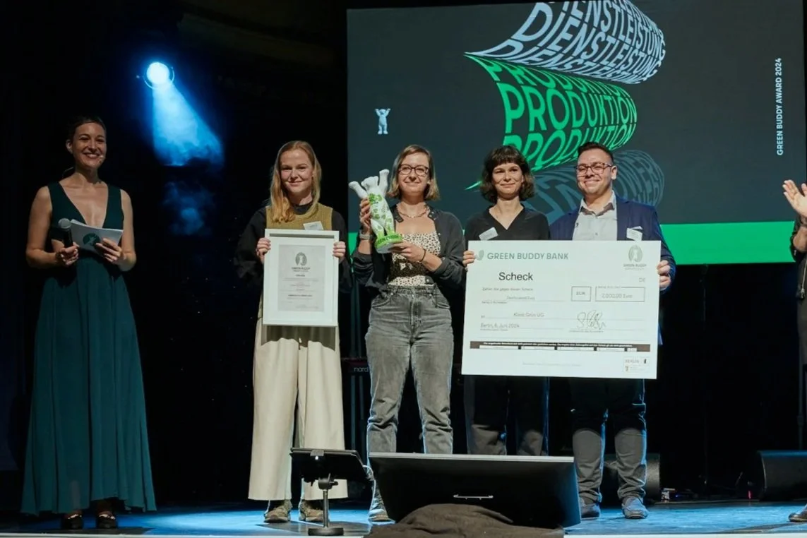 Klara Grün gewinnt den 2024 Buddy Award in der Kategorie Dienstleistung