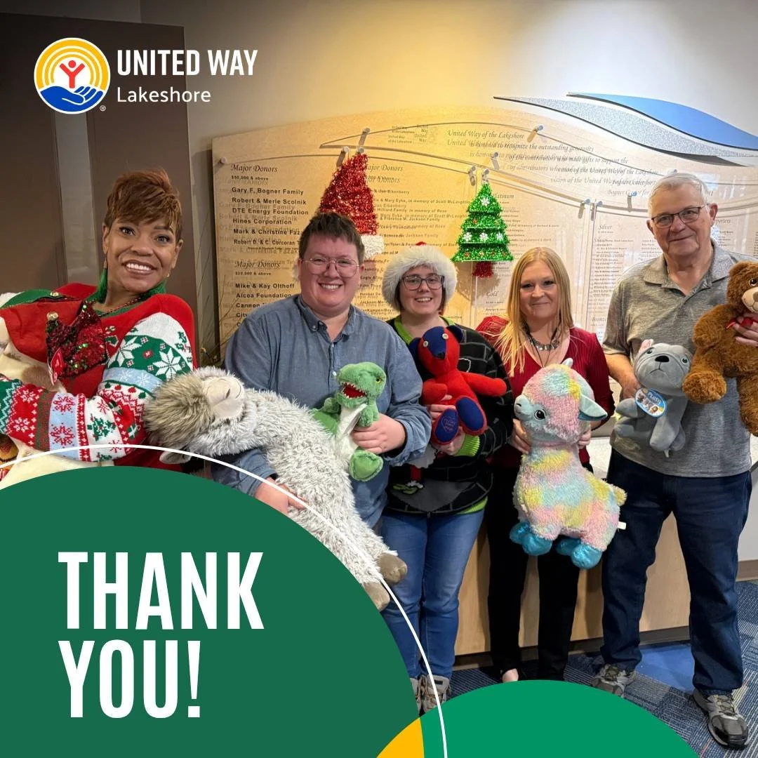 🎄🧸 A Holiday Assist from The Muskegon Voyagers!

A huge shout-out to The Voyagers hockey team for turning their Teddy Bear Toss into an unforgettable act of kindness. Every bear thrown onto the ice will soon be wrapped with love and delivered to ch