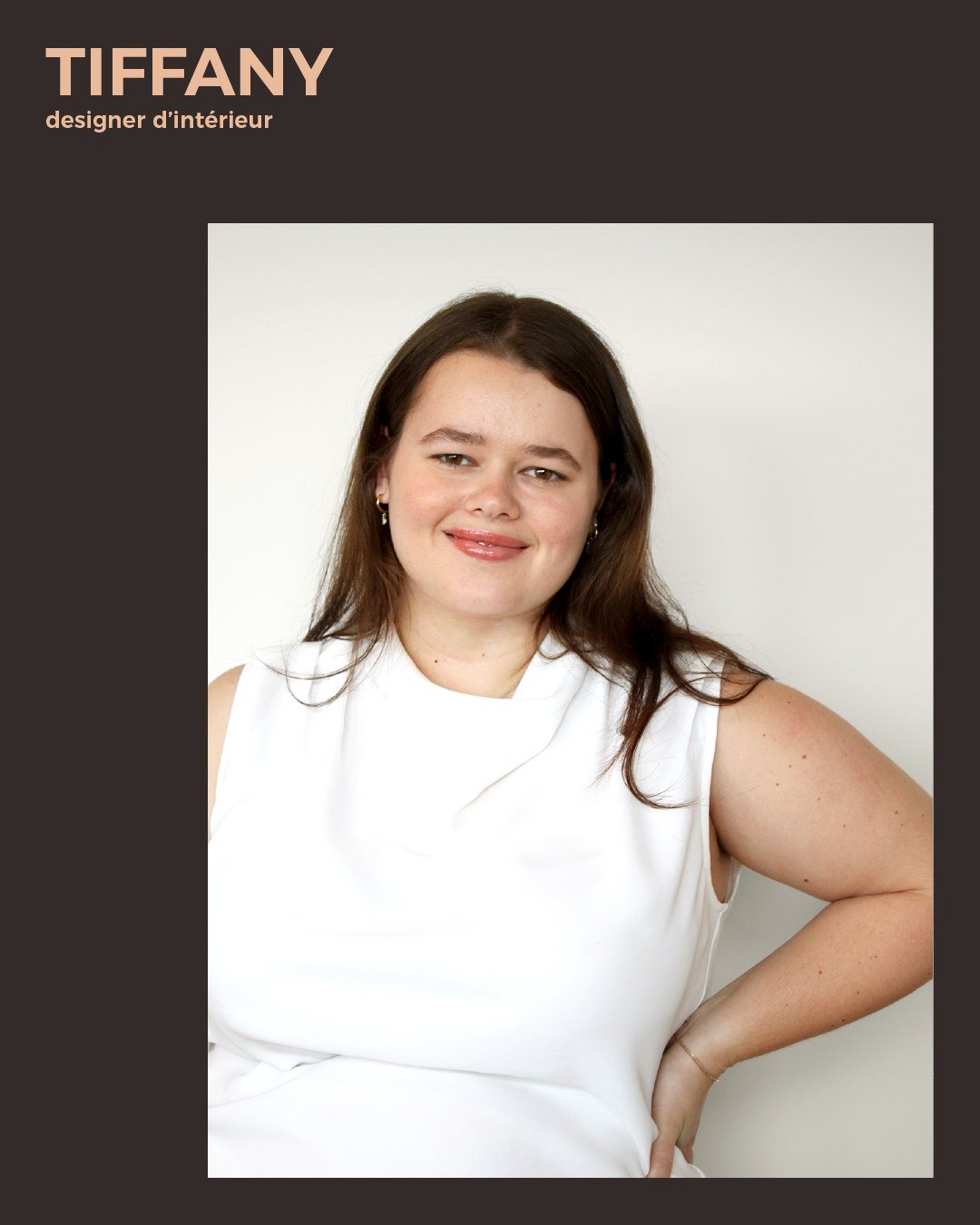 Nous vous pr&eacute;sentons Tiffany Zajac, qui a rejoint notre &eacute;quipe en 2024. Maman de la gang, membre active du club comique M&eacute;taphore, et, surtout, designer audacieuse qui n'h&eacute;site pas &agrave; challenger les boss (et les proj