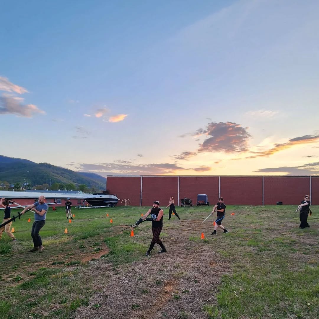 With 11 people at Montante Monday last week, I couldn't get them all in one photo! Join us every Monday at 6:30pm to learn how to use a giant sword ⚔️