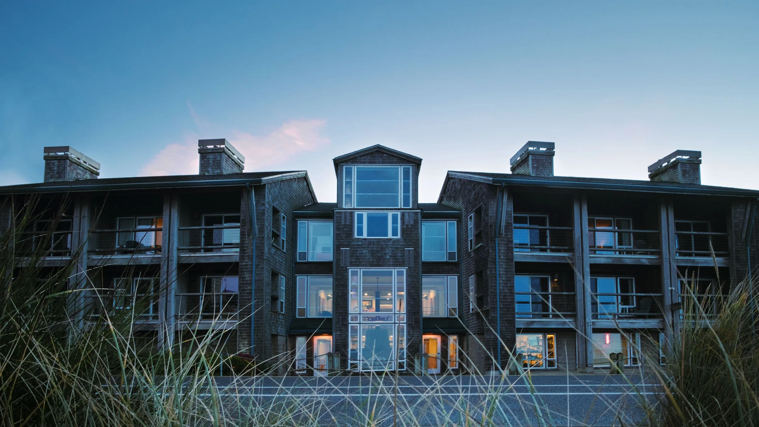 TheInnAtCapeKiwanda_Exterior_2500x1406.jpg