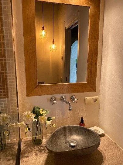 Bathroom 2.jpg
