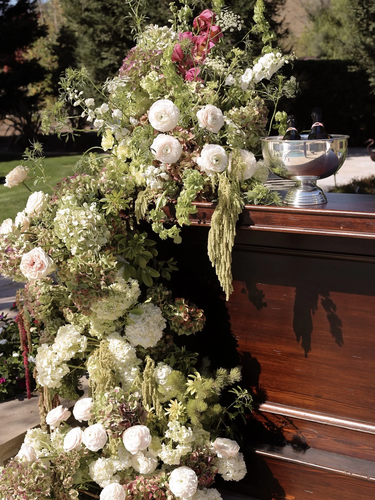 Overflow &lt;3

Cascading bar piece to shower the beautiful @_oliviaromero 🤍