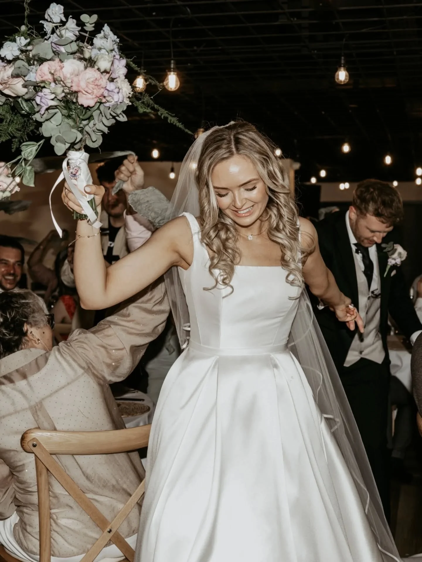 Did I mention that Ellis &amp; Josh got married at the gorgeous @whistlebarnsvenue and it was a total vibe

Hair @theupdoladyrae 
Makeup @bleuand.co 
Dress @bridalsuitenotts 
Video @hitched_productions 
Venue @whistlebarnsvenue 

#whistlebarns #docum