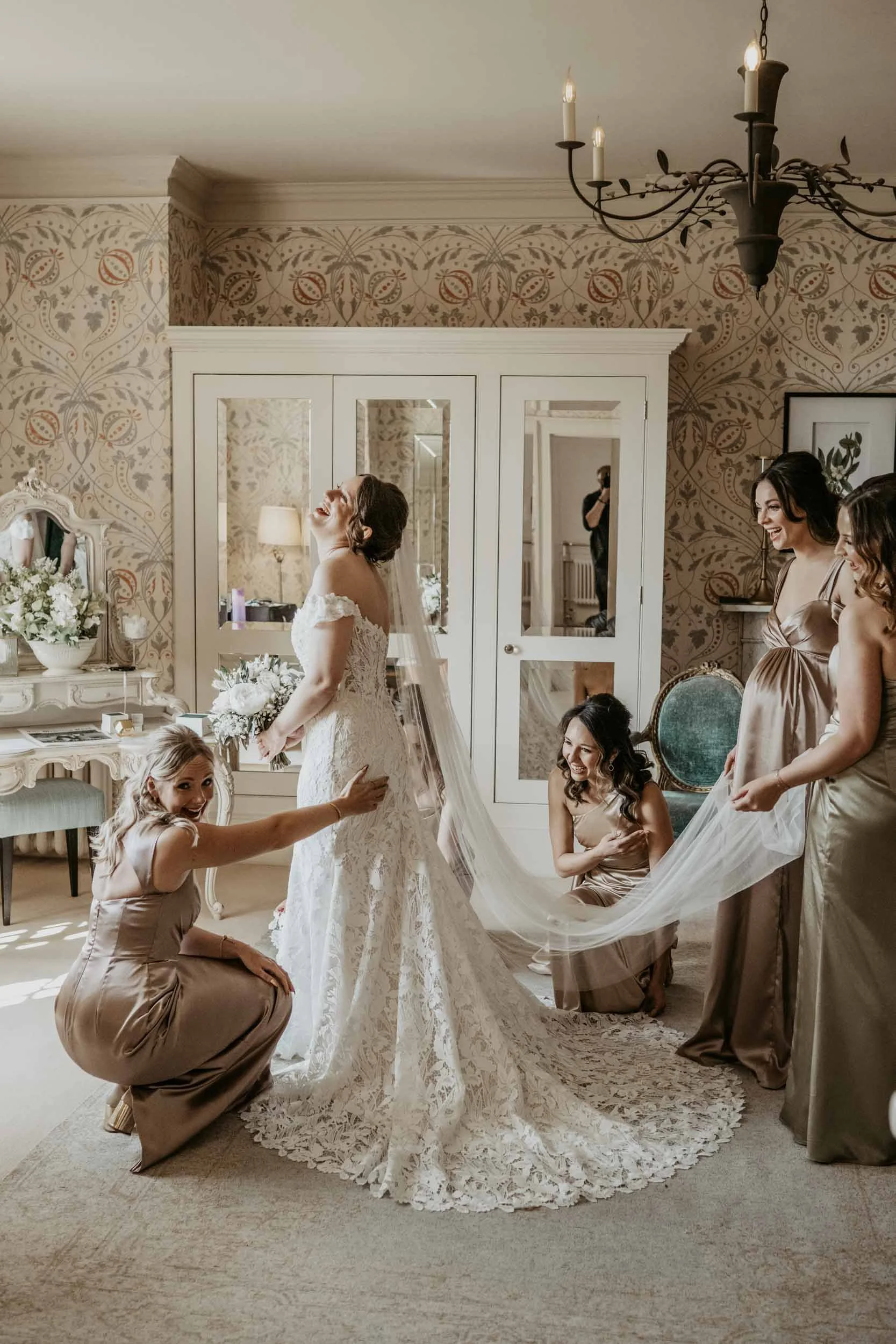 HODSOCK PRIORY - ANNA & EMILY (12).jpg