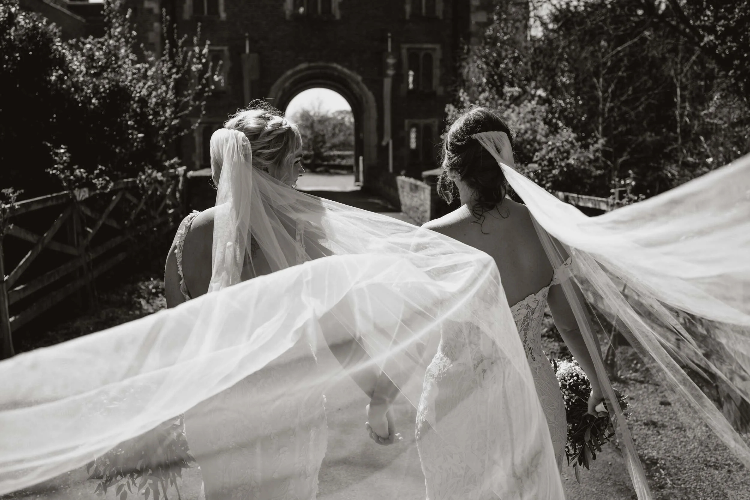 HODSOCK PRIORY - ANNA & EMILY (19).jpg
