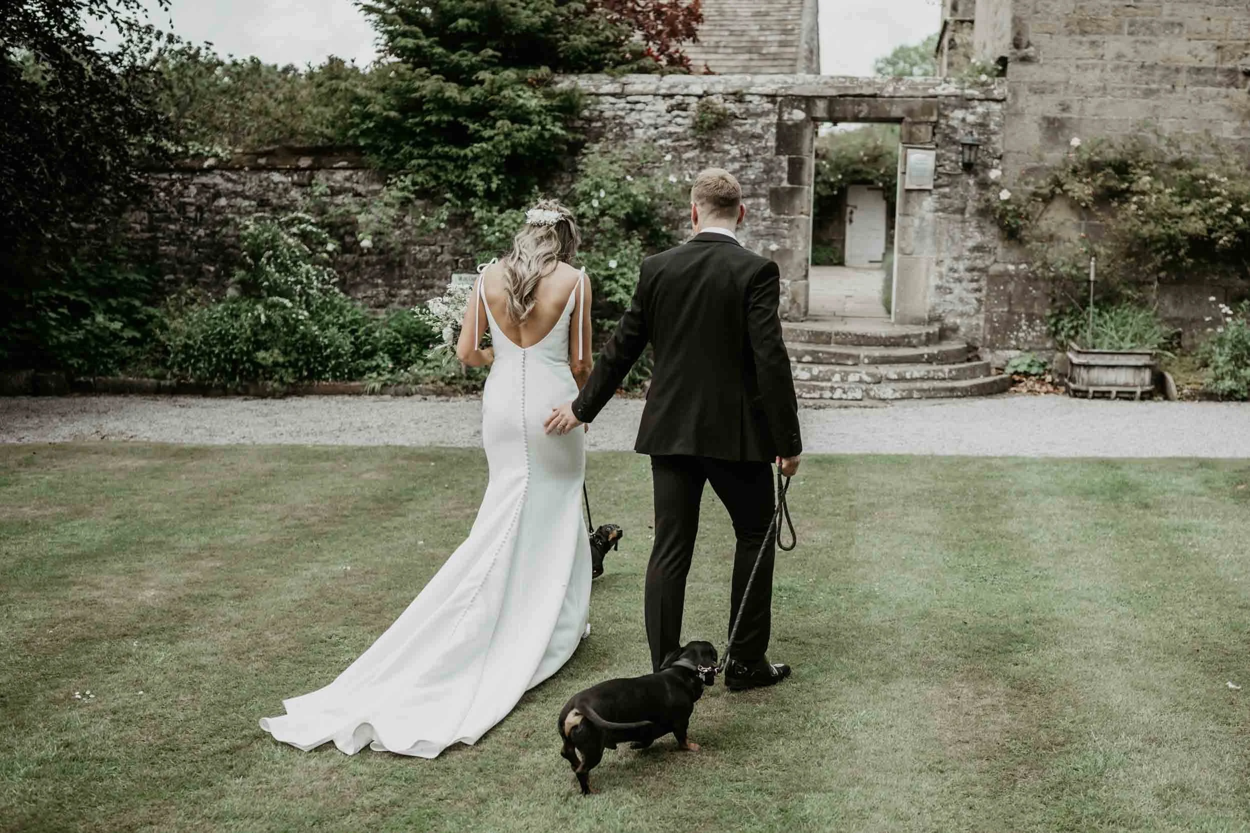 BEC & JONO - EYAM HALL