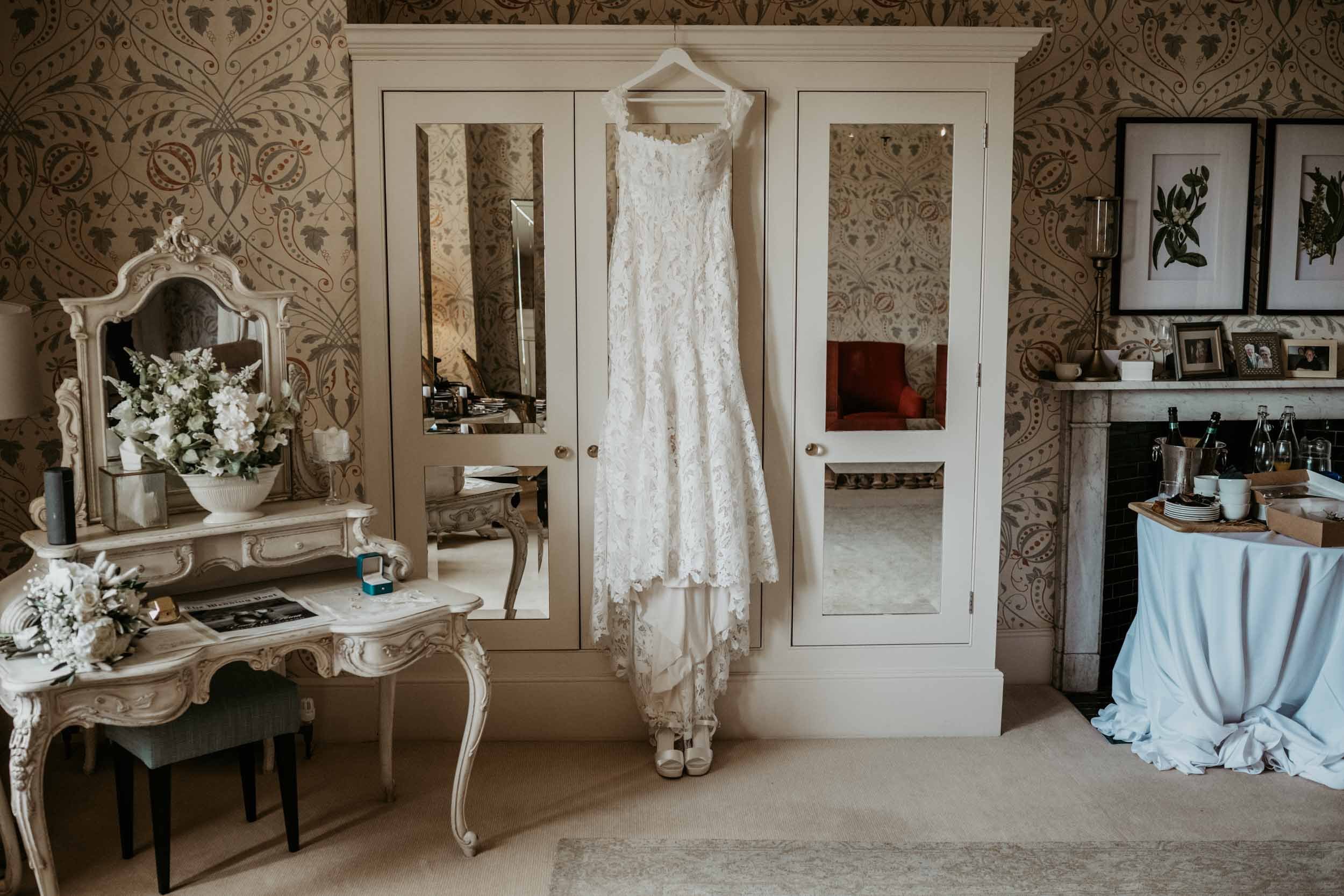 HODSOCK PRIORY - ANNA & EMILY (4).jpg