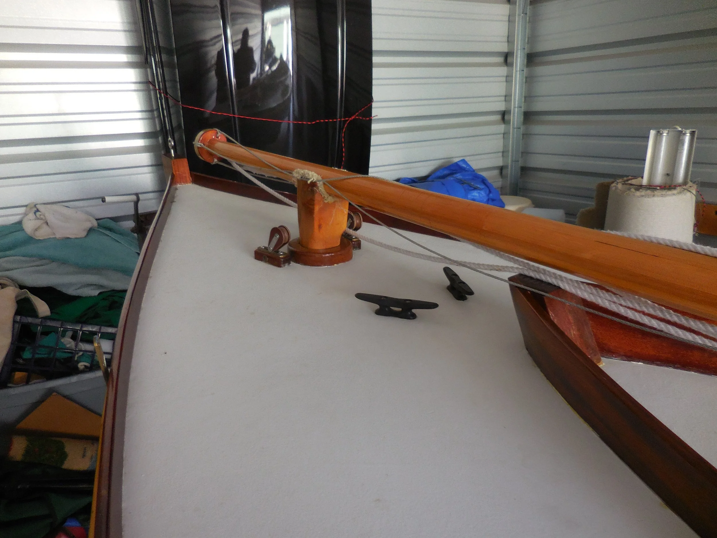 Halyard deck block and cleats