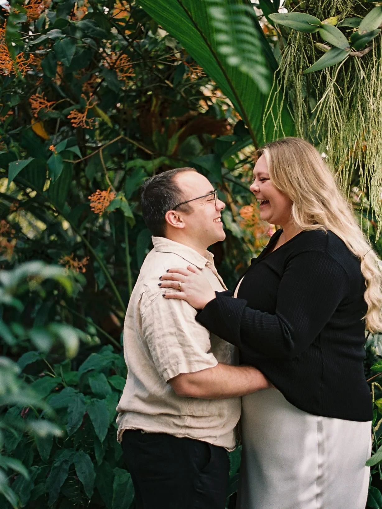 morgan &amp; dylan - 11/22/25
kodak portra 400
olympus om-1
*whoopsie multi exposure on slide 5
💗what a pleasure to capture my long time friends