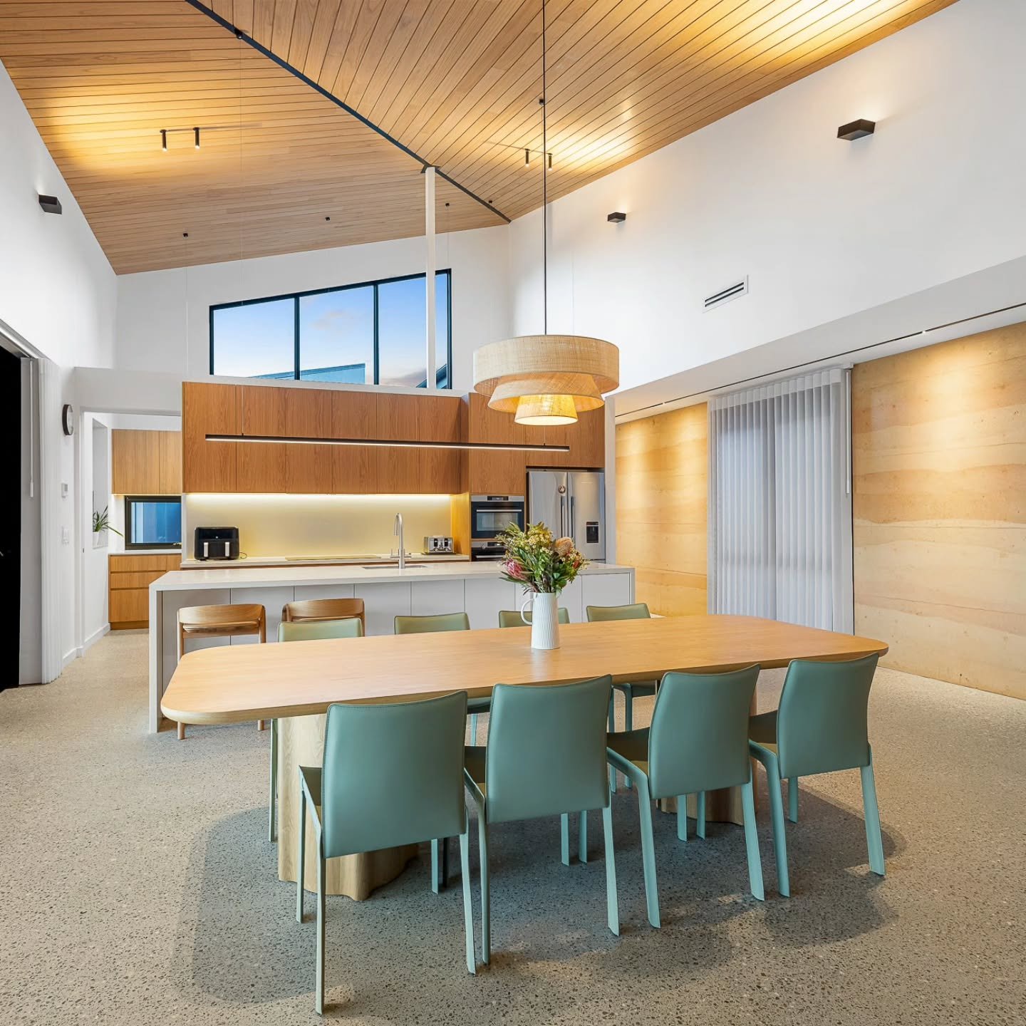 Modern contemporary rammed earth house. With stunning polished concrete flooring, Australian timber ceiling. Refined and constructed with precision detail for a stunning project at Maleny. Only built by the best local builder. 
@williamsfamilyhomes @