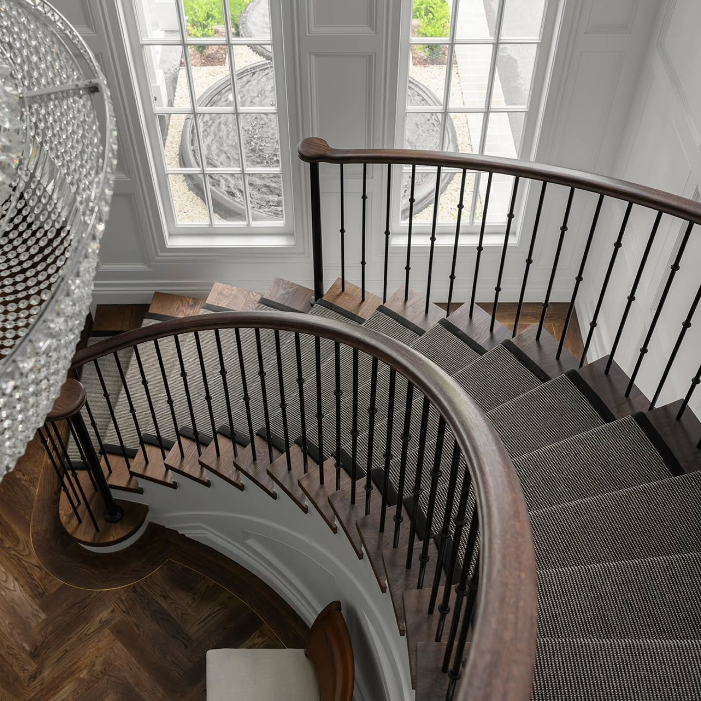 Timeless + Stunning stair detail for the main entrance in this beautiful brisbane character home. Fantastic effort for all involved. 
@gdsconsultingengineers @saundersbuildingcompany 
@baahousebaastudioarchitecture 
#stairs #brisbanearchitecture #det