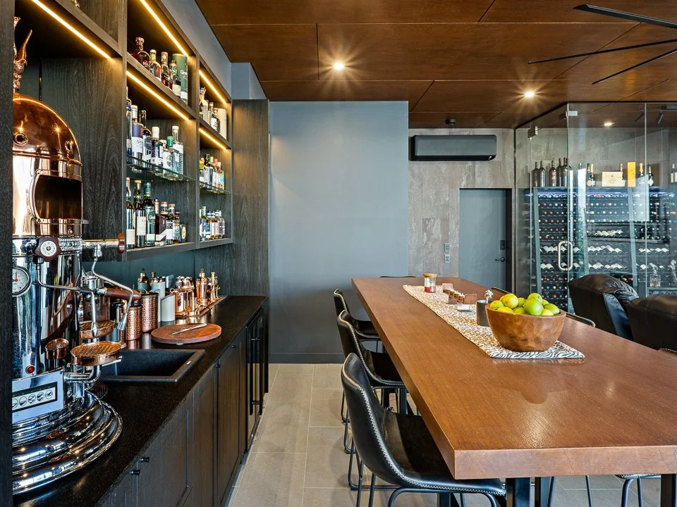 ST LUCIA APARTMENT BAR