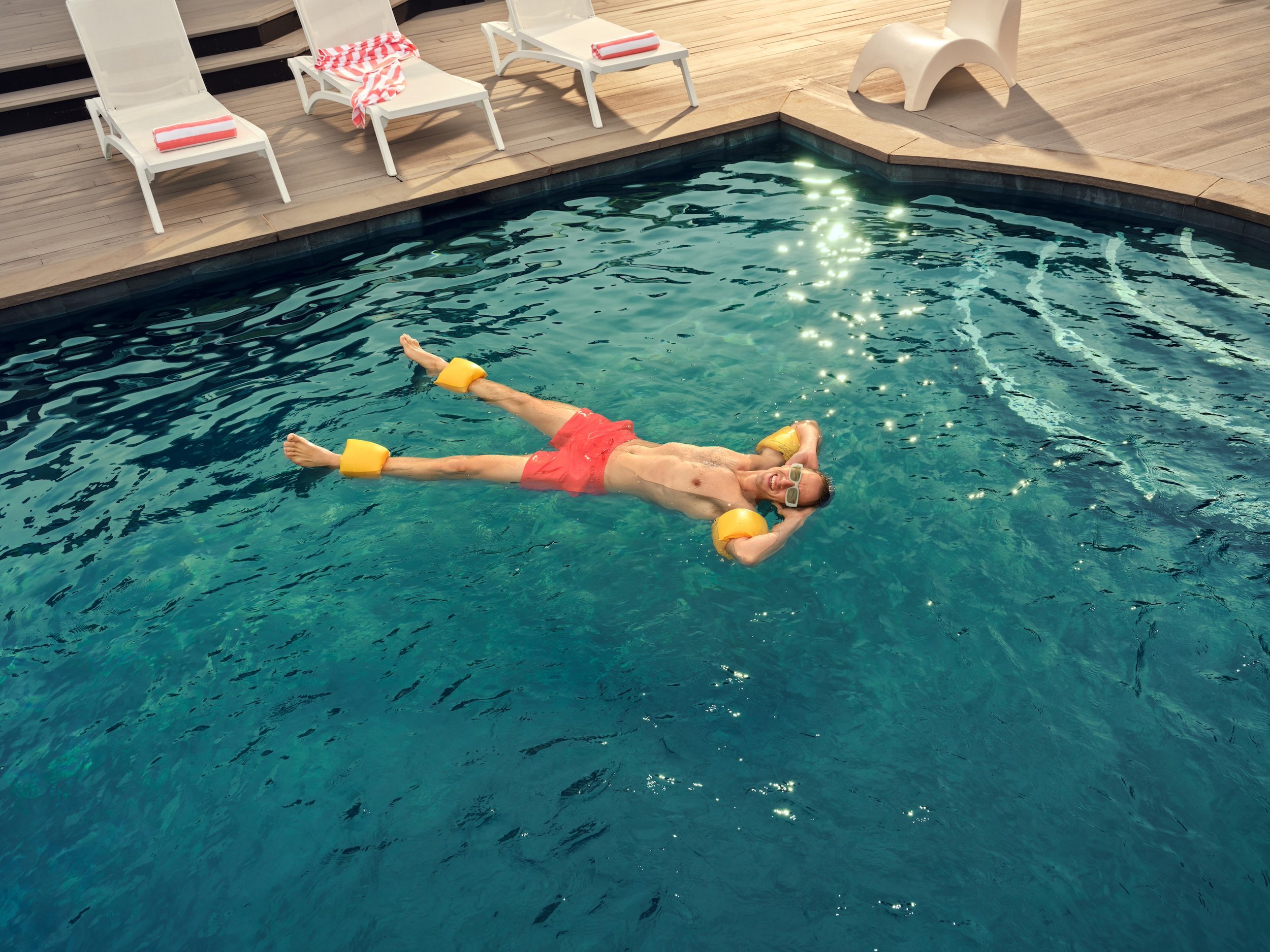 24-190_BETT_Spirit_08_poolFloaties_COMP02_AND.jpg