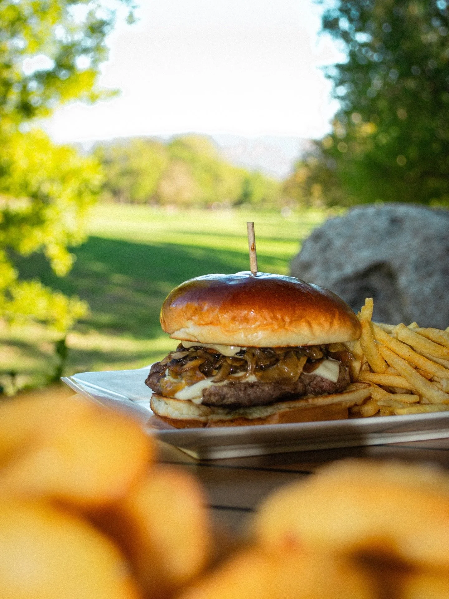 The only bogey here is not ordering the cheeseburger! 

#cheeseburger #simivalley #golf #golfclub #food