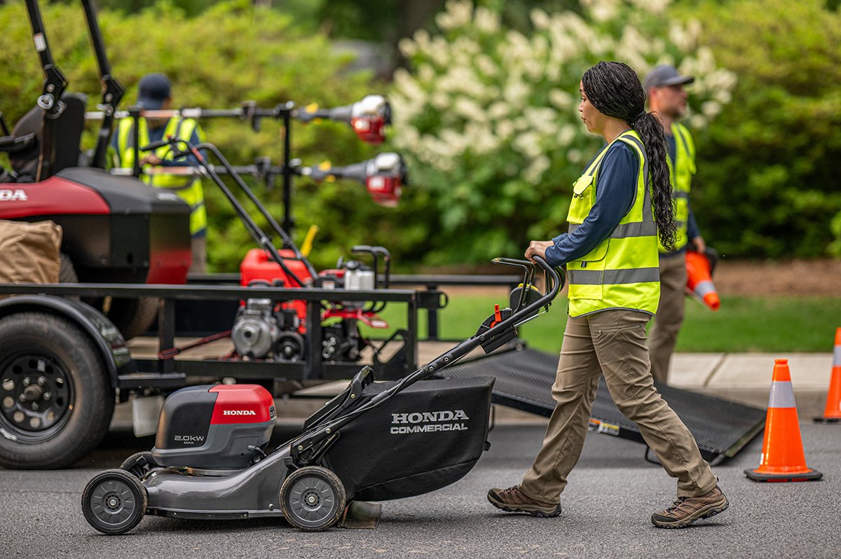 honda-lawn-mower-hrc-be-lifestyle-crew-02-rgb.jpg