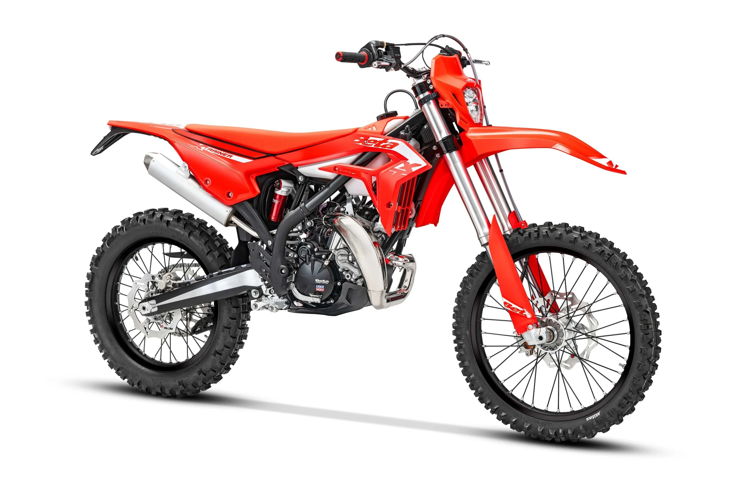 XTRAINER-200-2T-My2027-BLACK-RIMS-LR.jpg