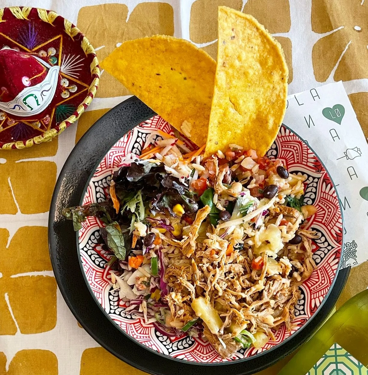 Layers of Mexi rice, fresh salad, shaved carrot, pulled beef or chicken or grilled vegetables, melted cheese throughout, chipotle mayo dressing + crispy corn tortillas&hellip;who said gluten free could taste this good! 11/10 Open Burrito wow!!