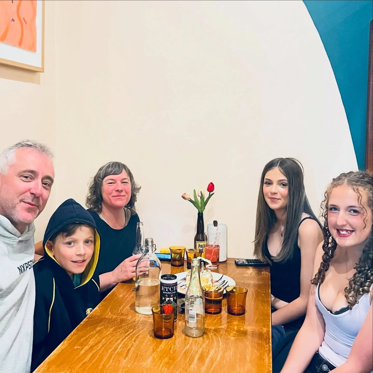 Gathering, sharing + telling stories around the table is a Latin American tradition called Sobremesa, we love being part of it!  By preparing your food + drinks! See you tonight or this weekend for your catch ups!