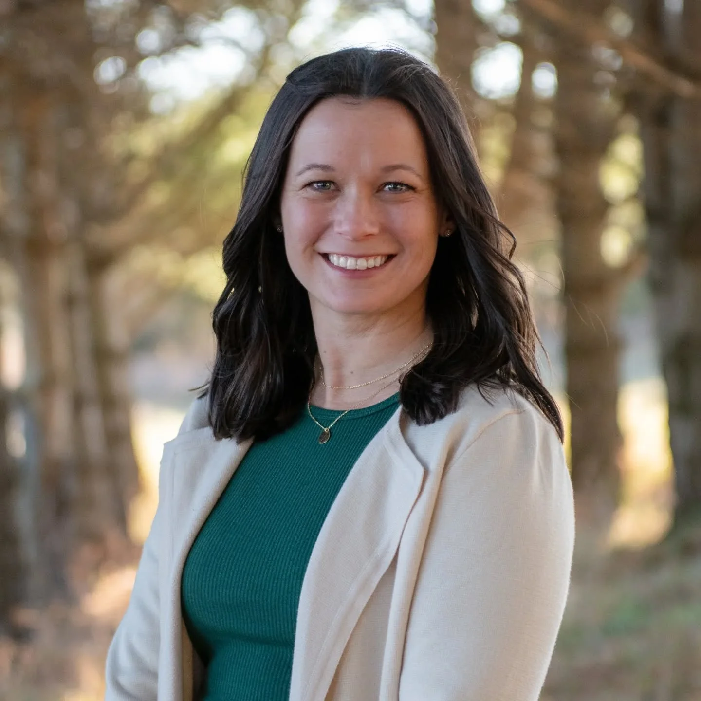 Ready to step into the holidays with clarity and connection? ✨

The transition into the end of the year offers a powerful opportunity for reflection and setting intentions. Instead of letting the holiday rush overwhelm you, let's use this time to:

D