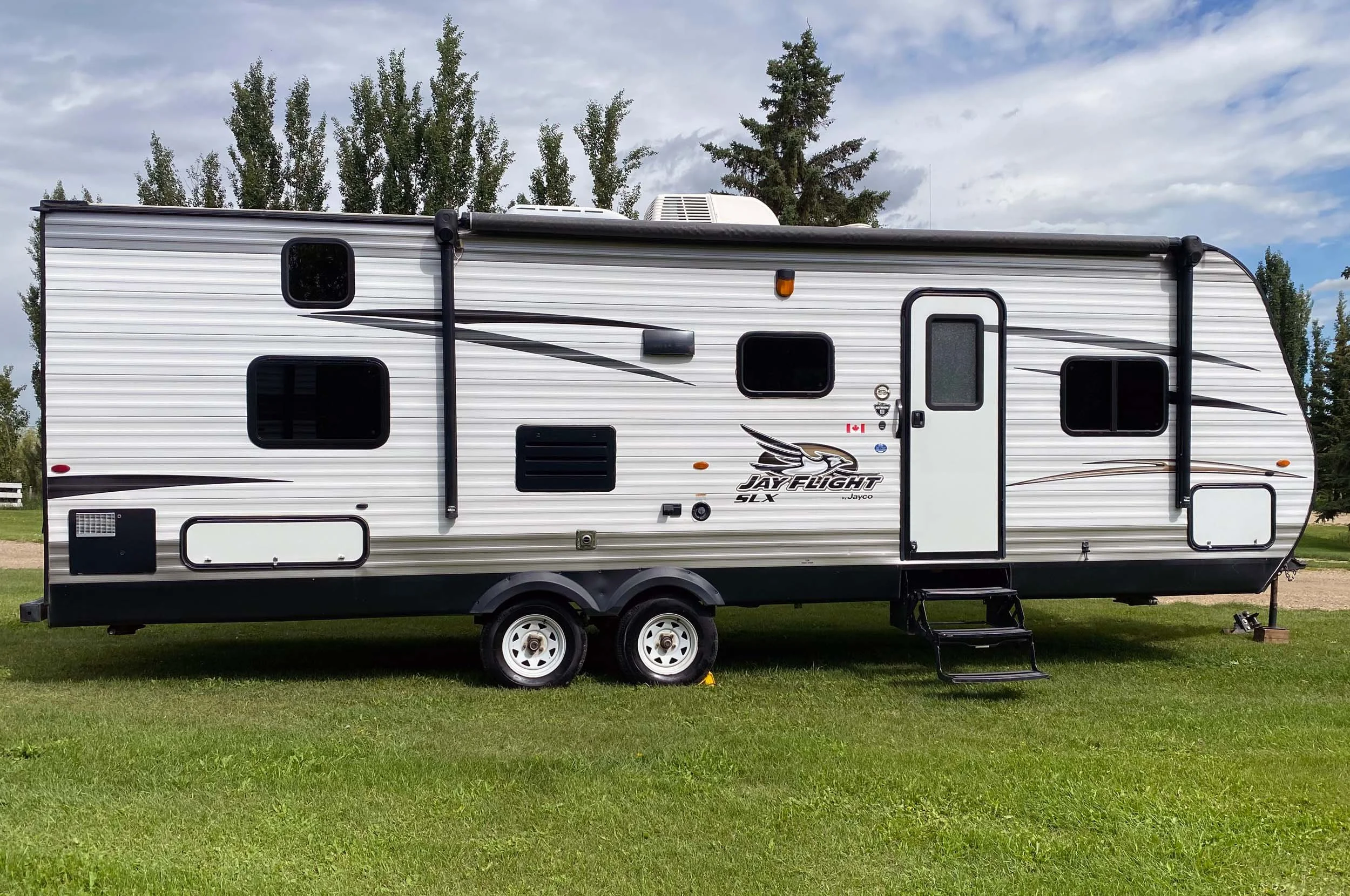 Jayco 26-Slide-Outside.jpg