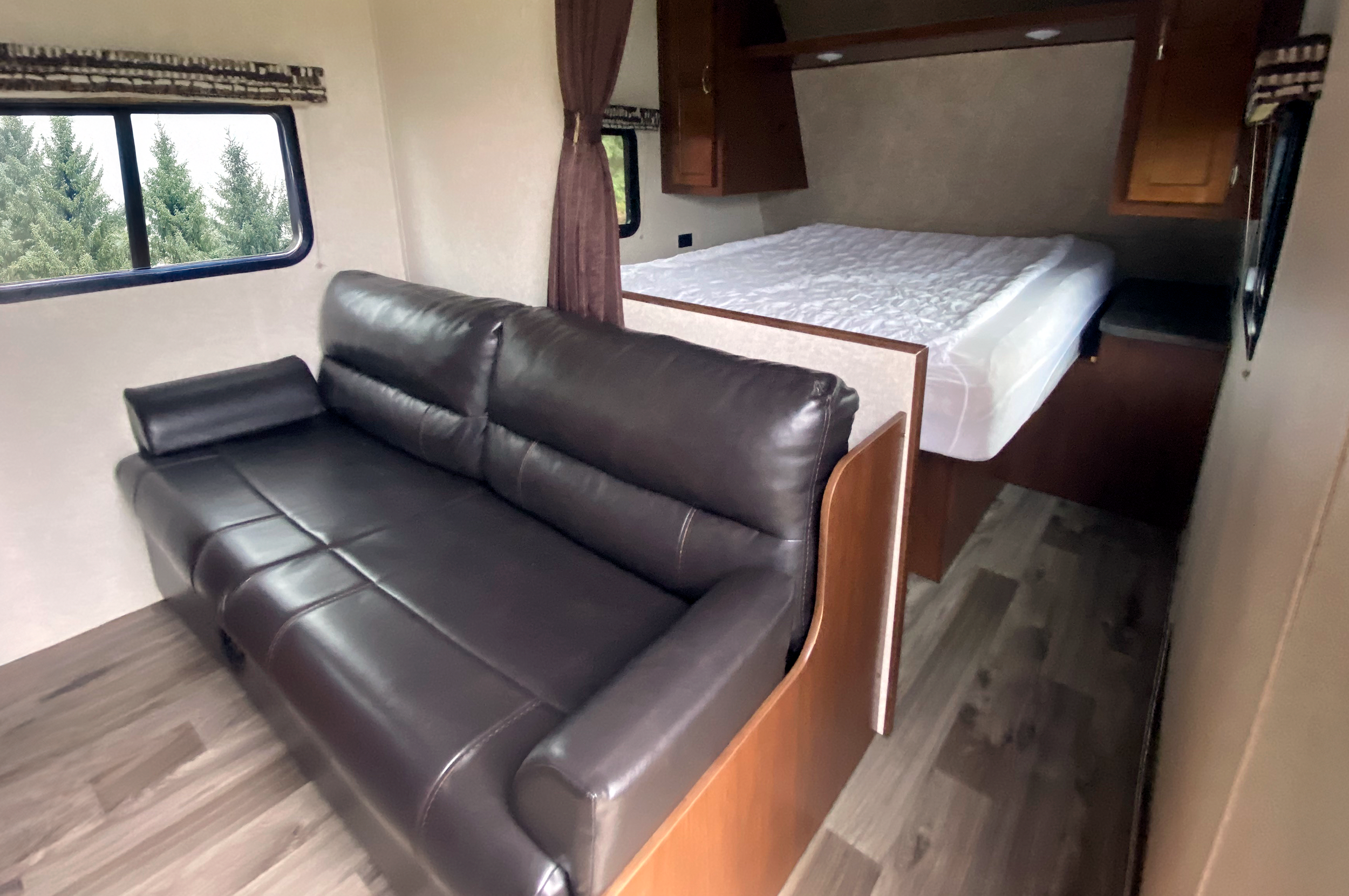 Jayco-Flight-26 BH-Couch.png