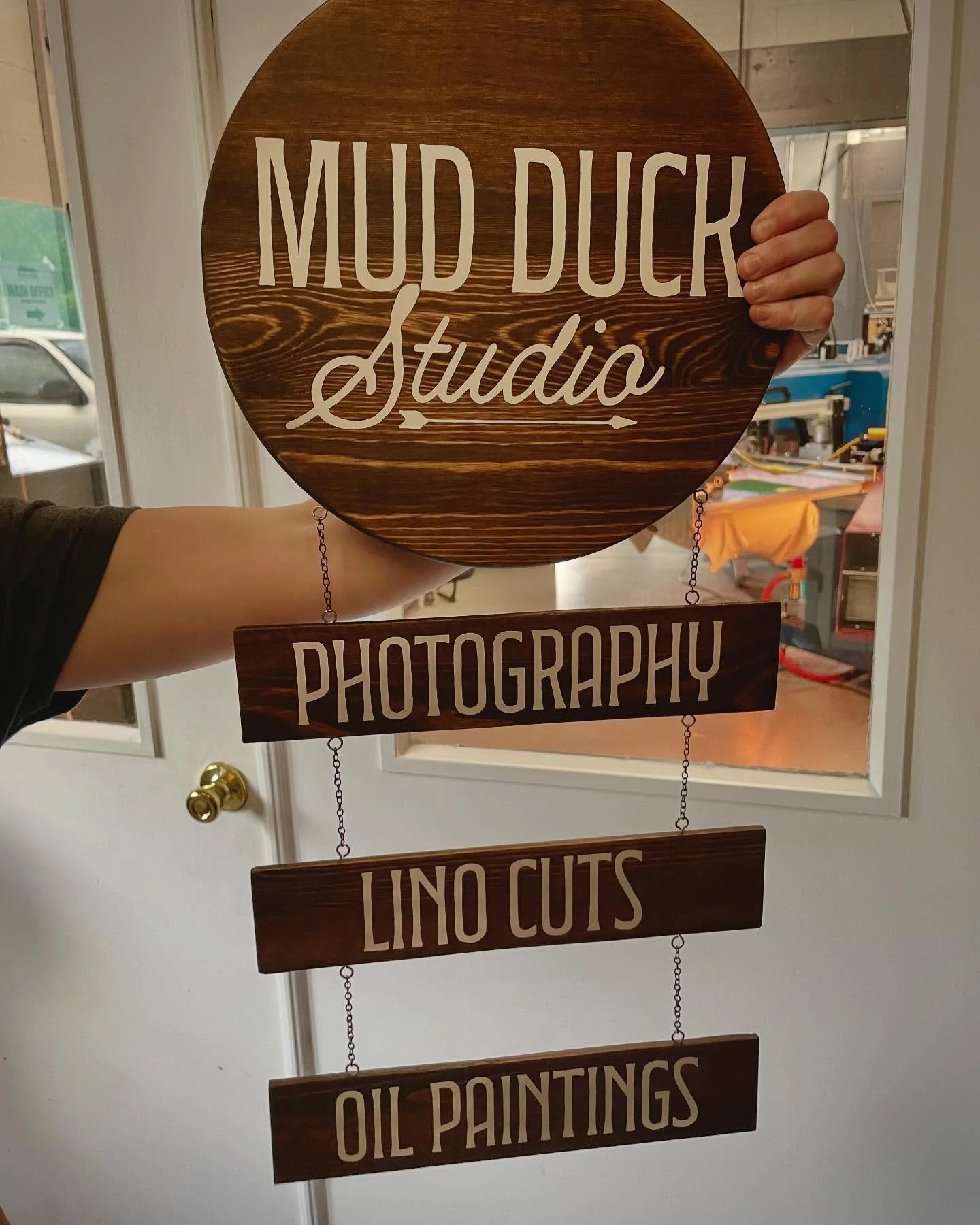 Check out our DIY sign for vendor events!
🦆
🦆
🦆
🦆
#craft #diy #mudduck #art #oilpaint #linocut #photography