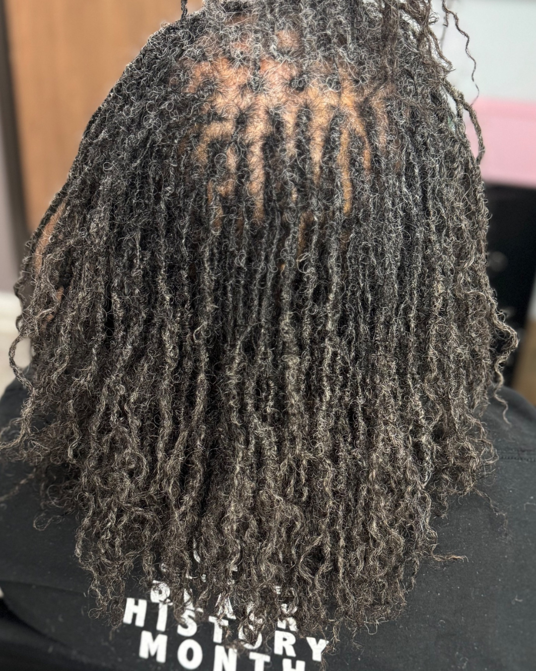 Close-up of mature microlocs with clean grid parting