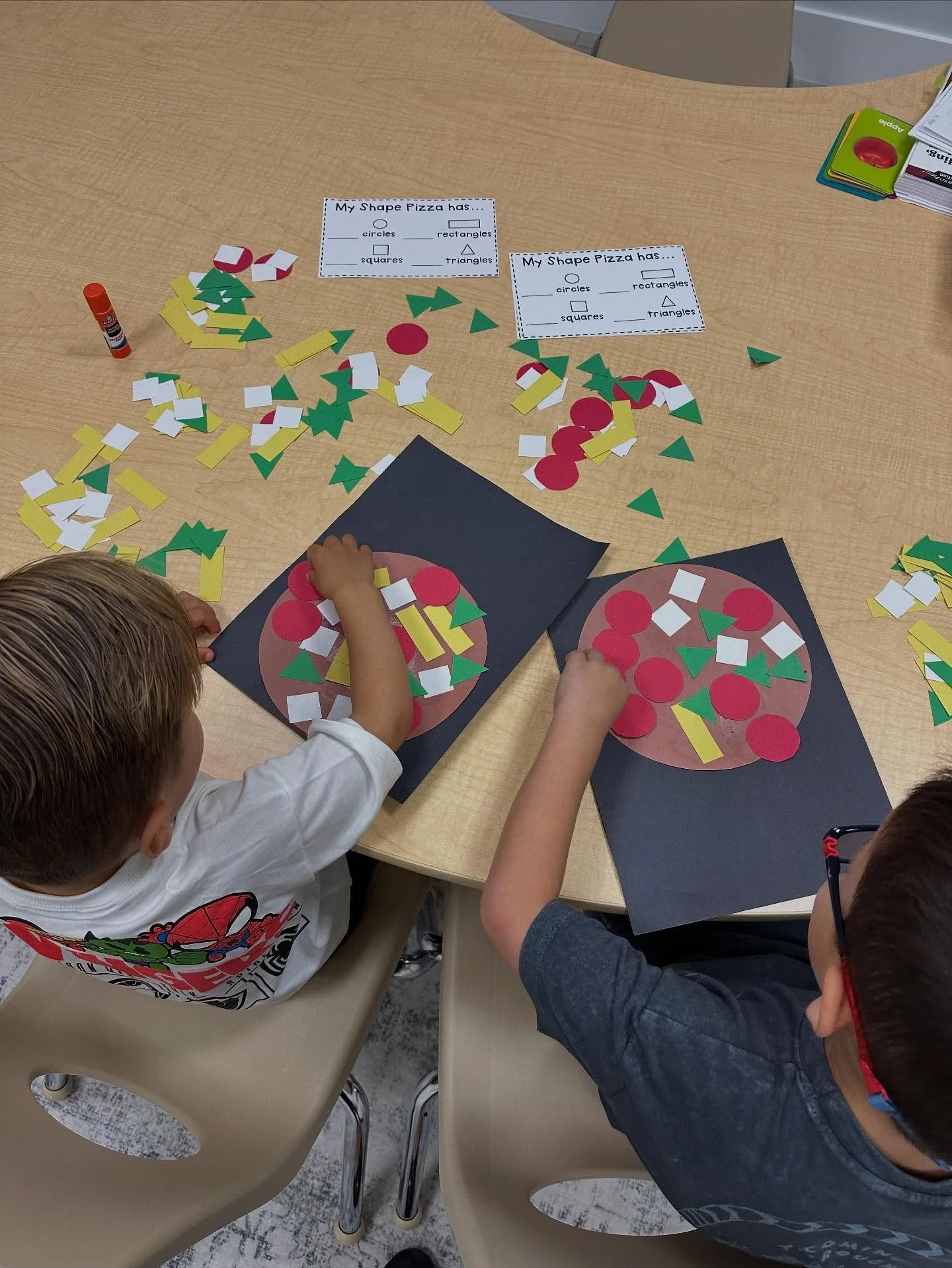 From hands-on projects to new friendships, the last few weeks have been nothing short of amazing! Our &ldquo;Pod Squad&rdquo; has been busy exploring, creating, and shining bright. ✨ 

#thetravelingteachermiami #homeschoolpod #learningtogether #hands