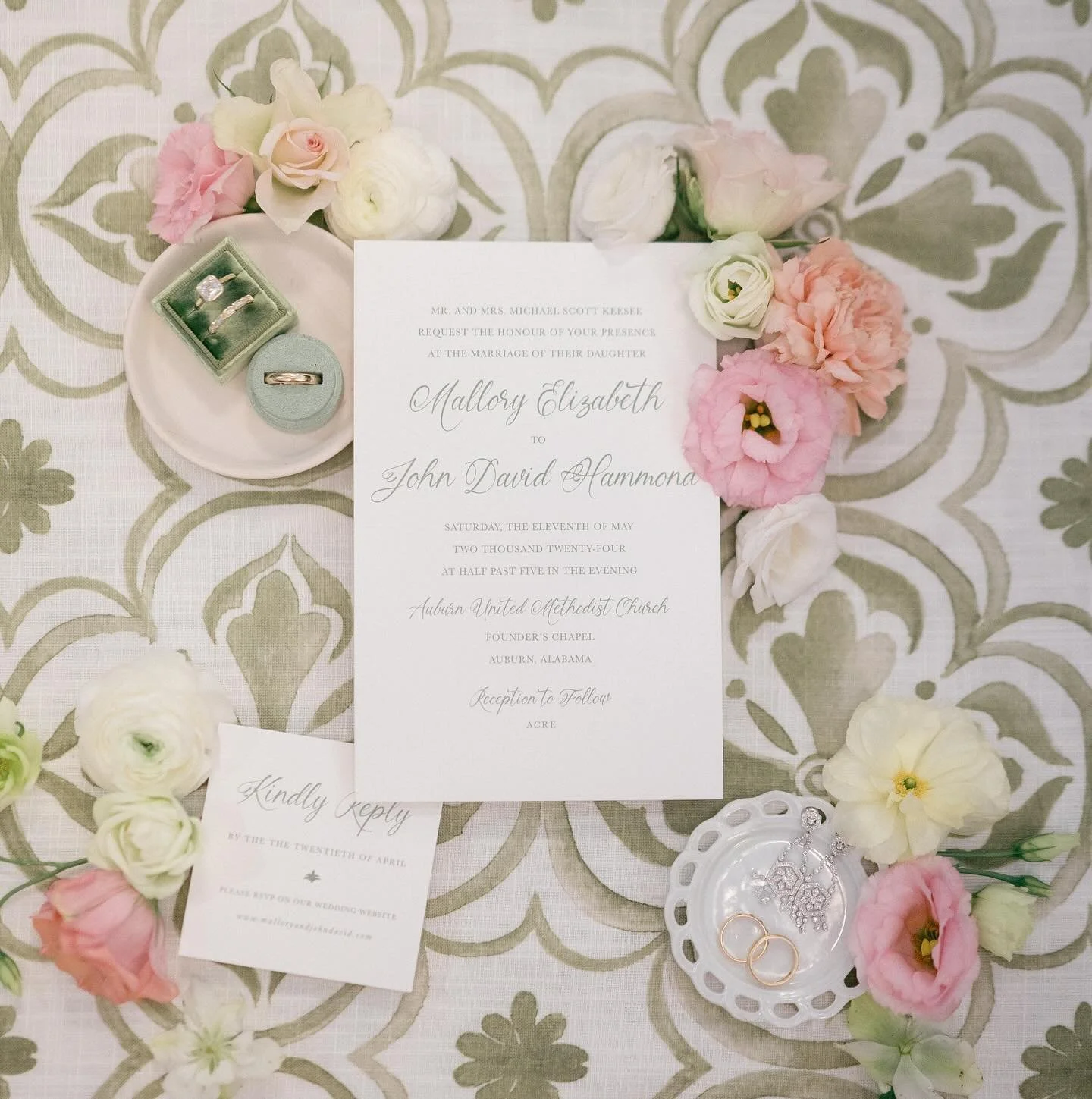 custom suites call for custom sizing! loving this square response card ✨