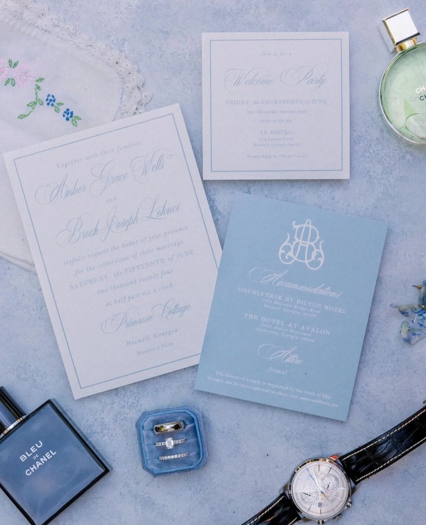 The only kind of &ldquo;Monday blues&rdquo; we are having today! 💙

#weddingpaper #weddinginvitations #georgiawedding