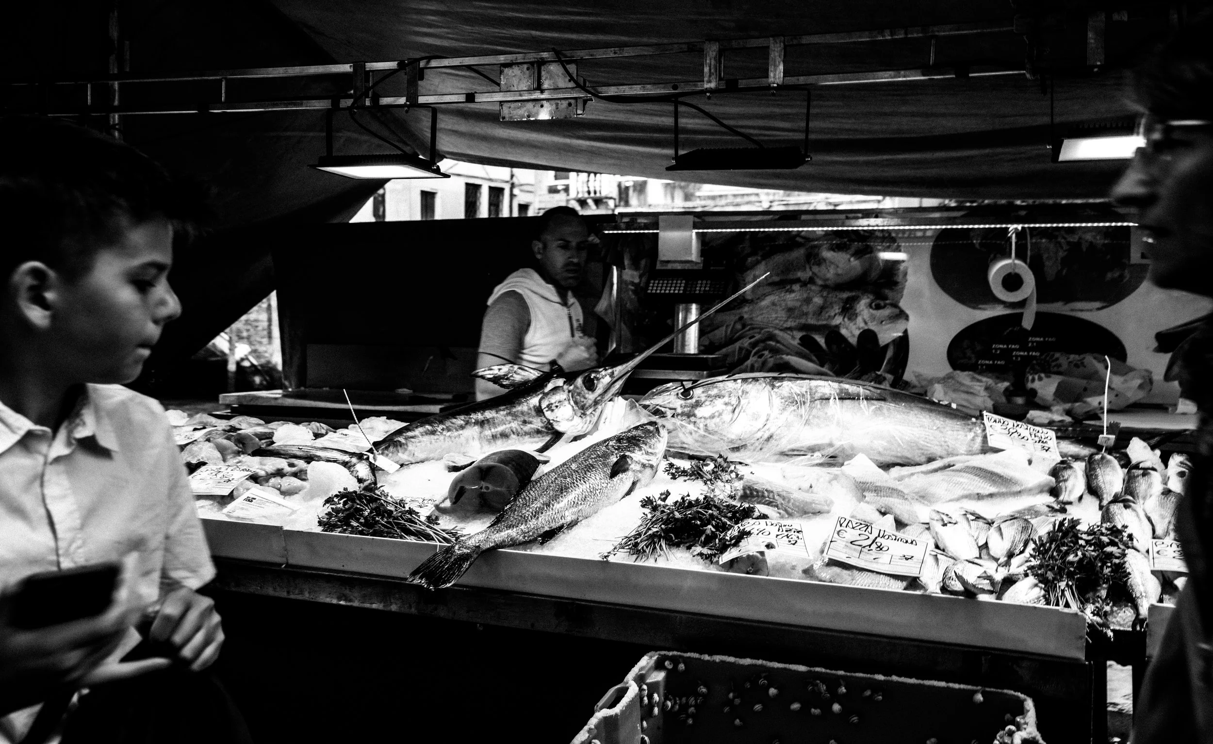 Si Segga (Siedetevi) Qui Accanto A Me