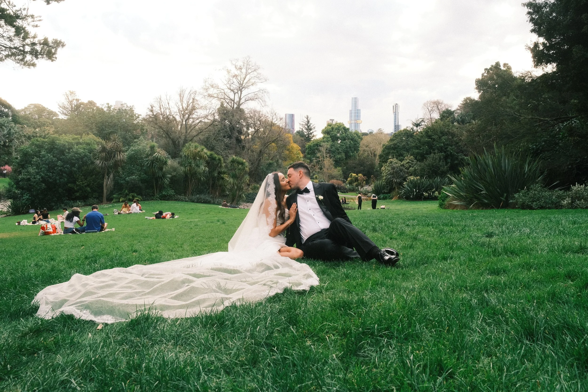 Couple_Picnic_Garden - IVS 28.09.2026 14.jpg
