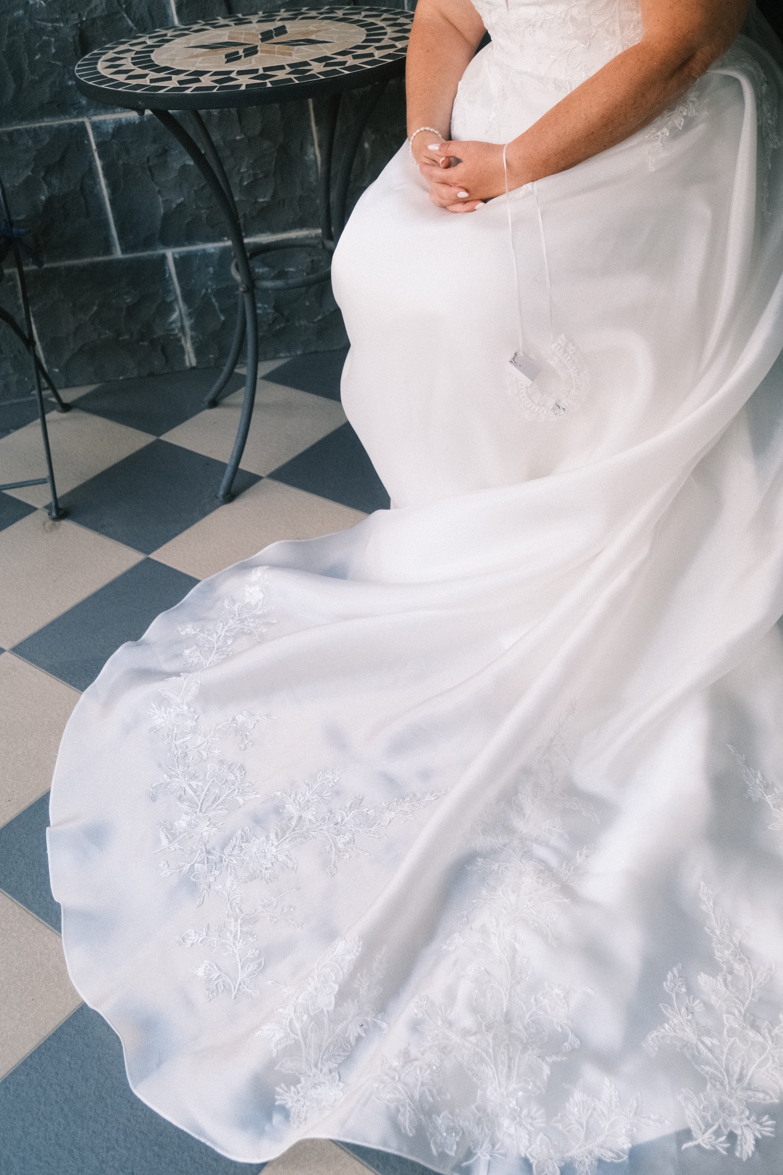 Dress Details_Oaks - Heidi & Hakan_15.08.2026 1.jpg