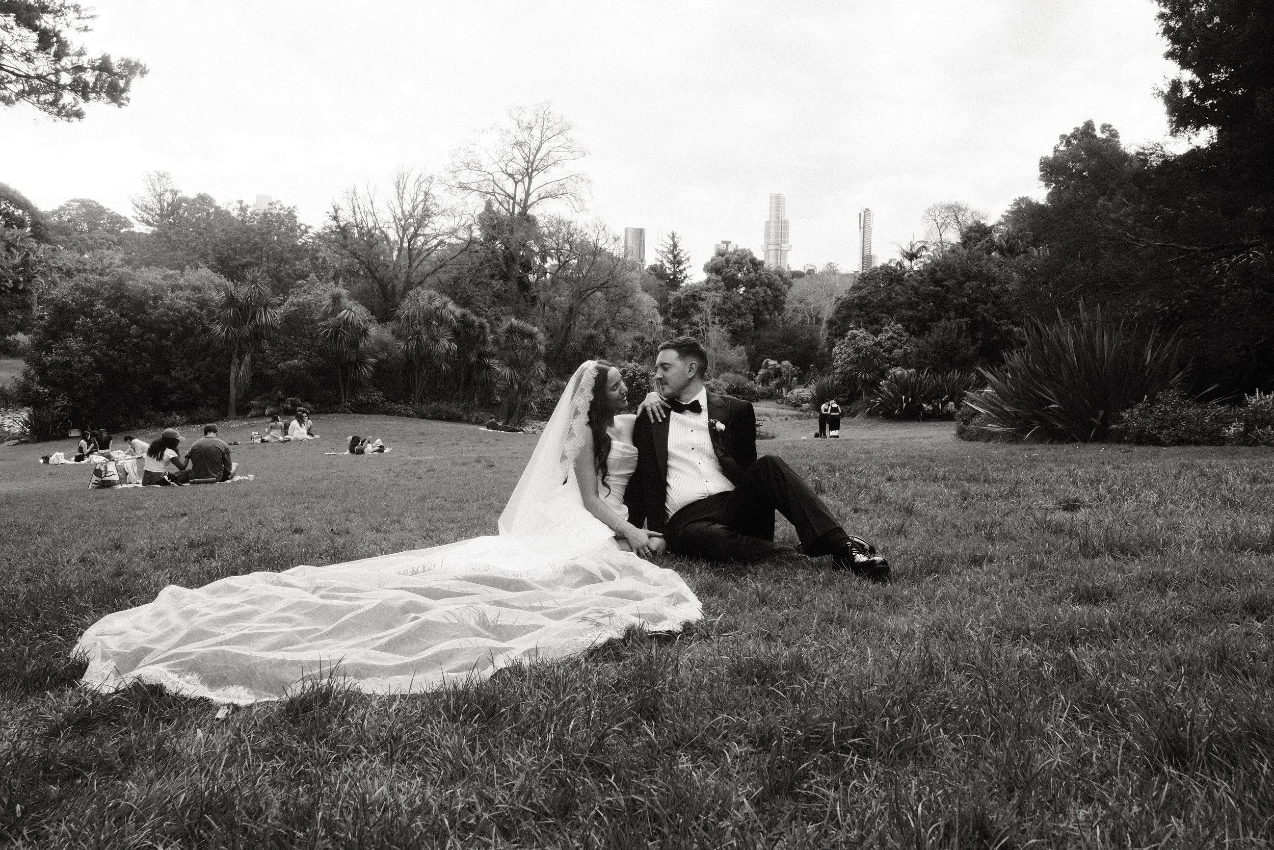 Couple_Picnic_Garden - IVS 28.09.2026 17.jpg
