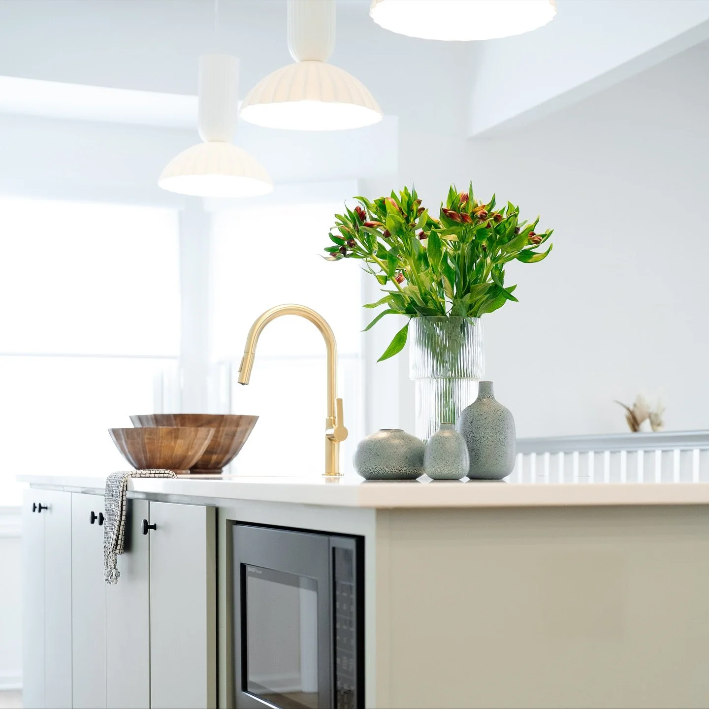 This kitchen feels like a fresh start. 

Part of a larger main floor renovation, we reconfigured the pre-existing kitchen with eat-in space into a more expansive kitchen to function more efficiently for entertaining. 

Balanced with timeless mid-cent