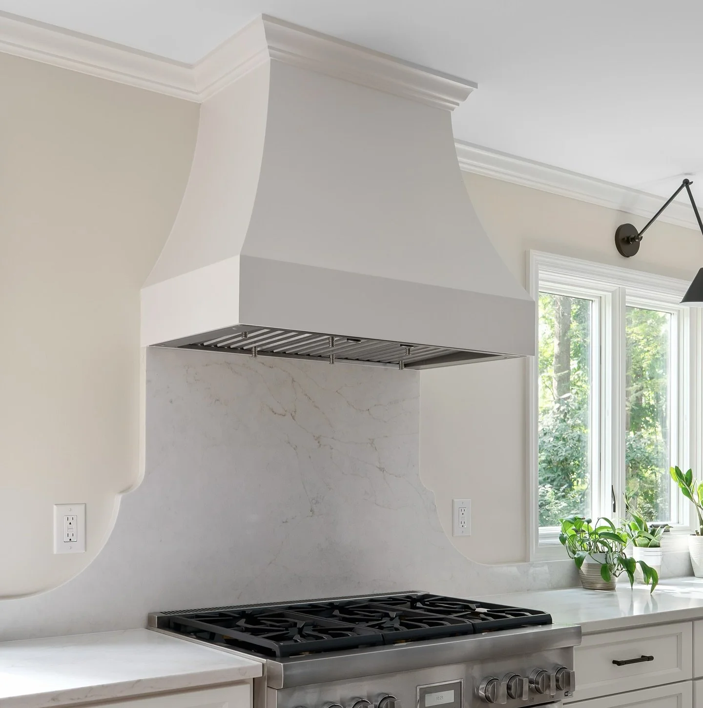 Fun fact: Our wonderfully talented design partner, Emily, hand drew the template for this range backsplash that was cut and installed by @konkusmarblegranite. 

Stone: Sereno Gold Quartz 
Sourced/Cut/Installation: @konkusmarblegranite 
Designer: @emi